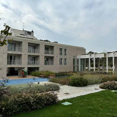 Torre Skyview Gym Pool & Rooftop * Milánó